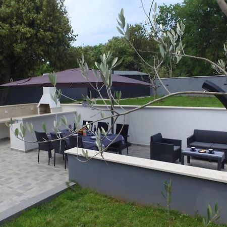 Apartment In Park Forest Soline Near The Sea Pjescana Uvala Dış mekan fotoğraf