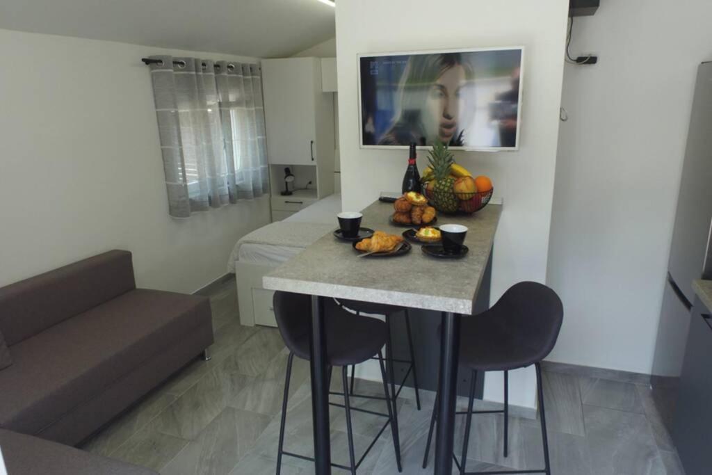 Apartment In Park Forest Soline Near The Sea Pjescana Uvala Dış mekan fotoğraf
